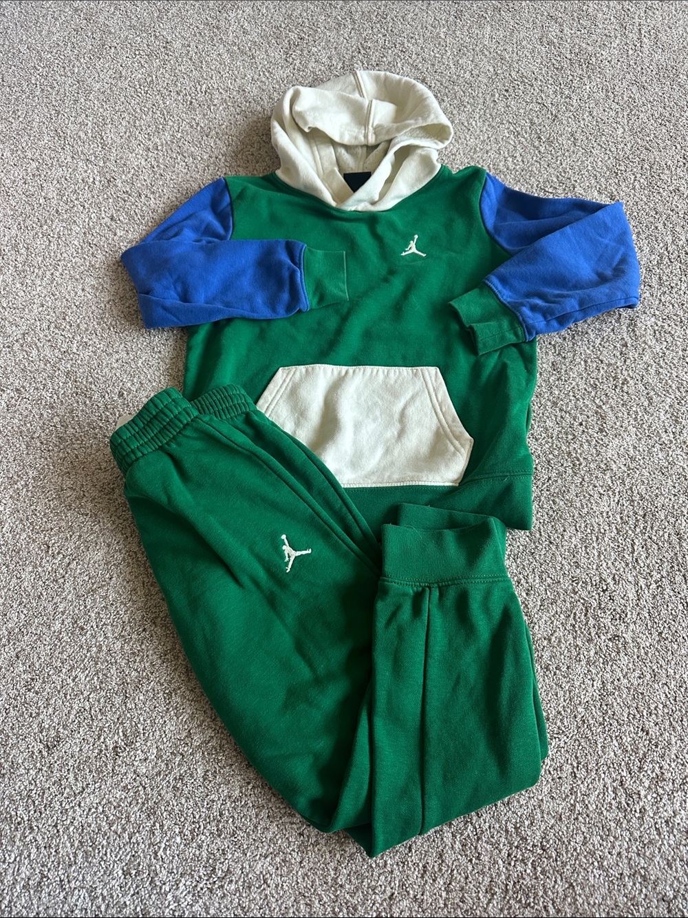 Jordan Kids Green Hoodie & Joggers Set with Blue Sleeves and Cream Hood size 7